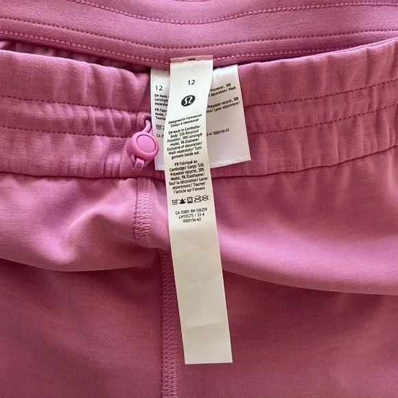 lululemon Softstreme Pant
Dahlia Mauve
Size 12 - Picture 4 of 5